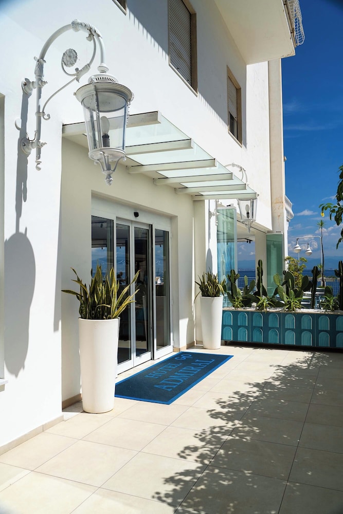 Admiral Hotel — Hotel building in Sorrento, Campania