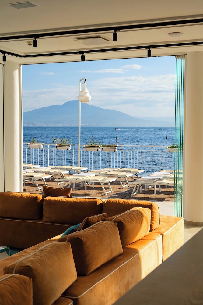 Admiral Hotel — Beach in Sorrento, Campania