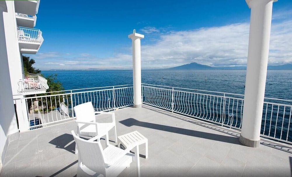 Admiral Hotel — Hotel rooms in Sorrento, Campania