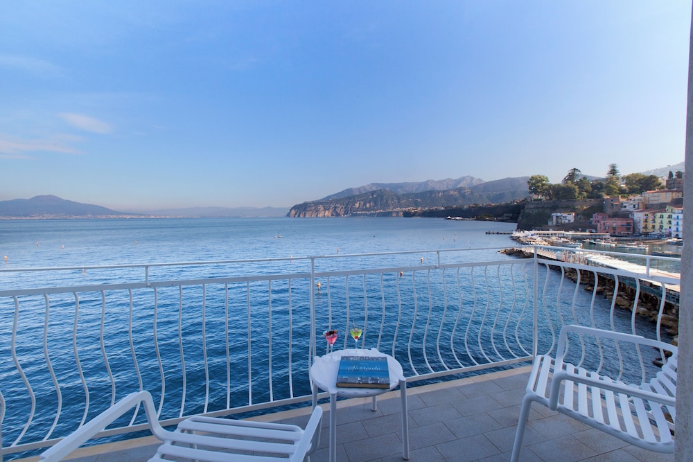 Admiral Hotel — Swimming pool in Sorrento, Campania