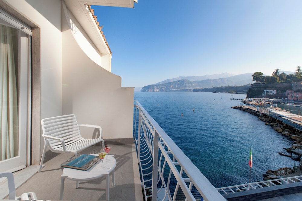 Admiral Hotel — Hotel rooms in Sorrento, Campania