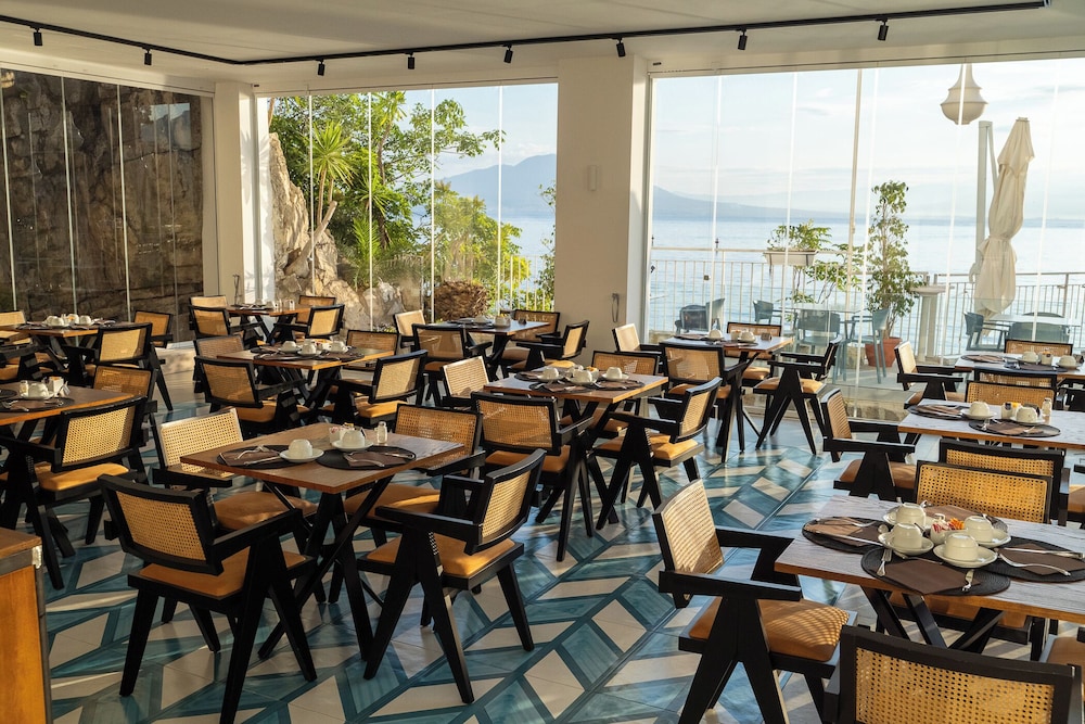 Admiral Hotel — Restaurant & bars in Sorrento, Campania