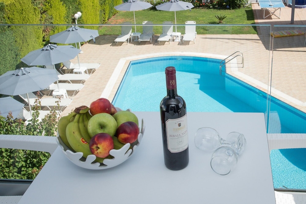 Dimamiel Malia Inn — Swimming pool in Malia
