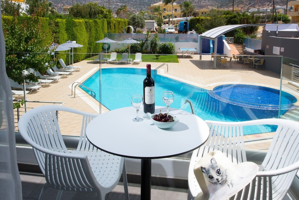 Dimamiel Malia Inn — Swimming pool in Malia