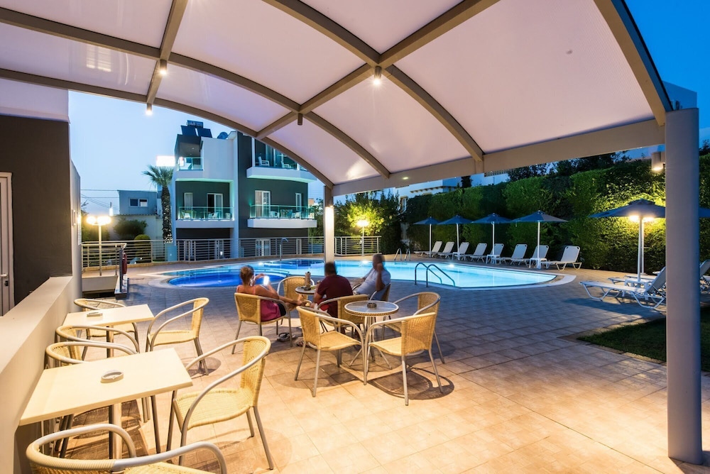 Dimamiel Malia Inn — Swimming pool in Malia