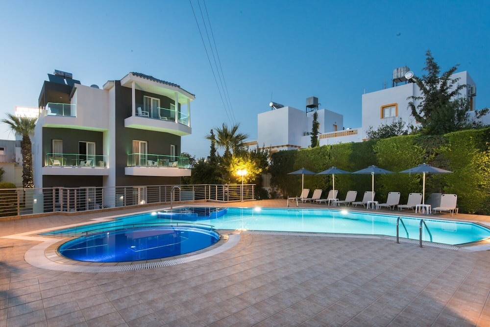 Dimamiel Malia Inn — Swimming pool in Malia