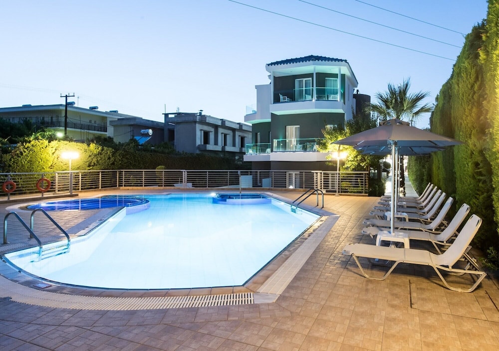 Dimamiel Malia Inn — Swimming pool in Malia