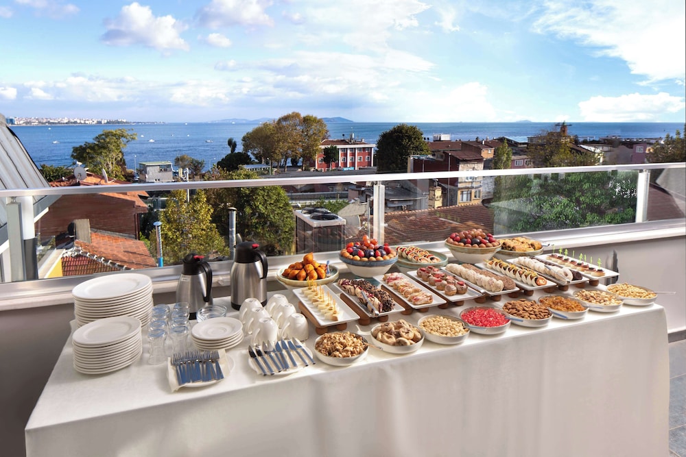 Royan Hotel Hagia Sophia Istanbul, A Member Of Radisson Individuals — Restaurant & bars in Istanbul, Istanbul