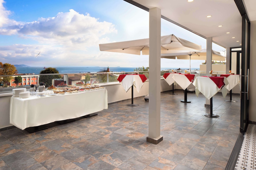 Royan Hotel Hagia Sophia Istanbul, A Member Of Radisson Individuals — Restaurant & bars in Istanbul, Istanbul