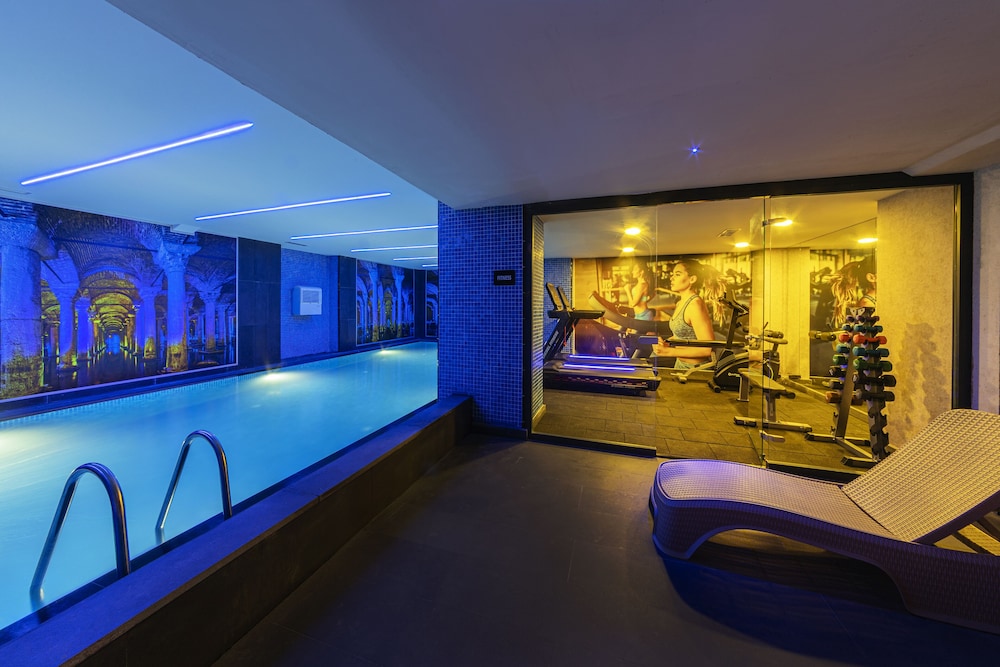 Demiray Hotel & Spa — Swimming pool in Istanbul, Istanbul