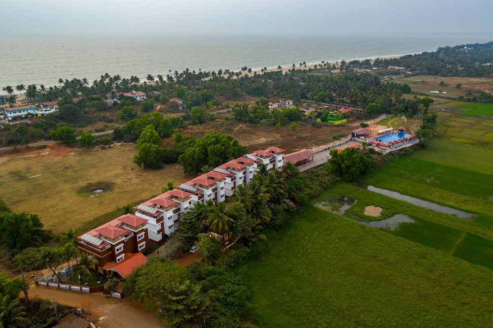 Salcete Beach Resort — Hotel building in Colva, Goa
