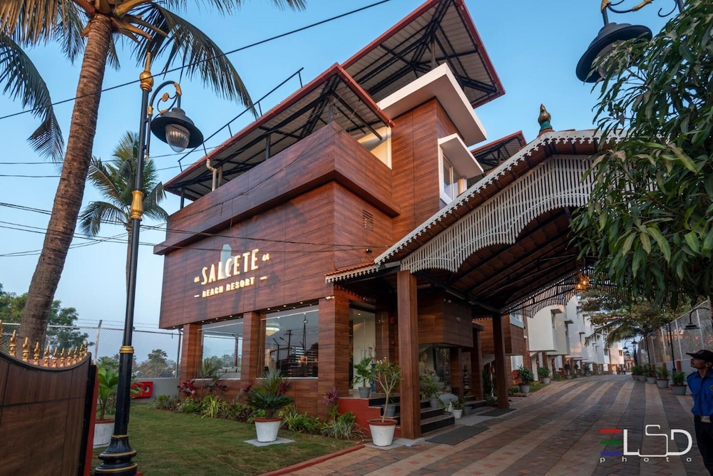 Salcete Beach Resort — Hotel building in Colva, Goa