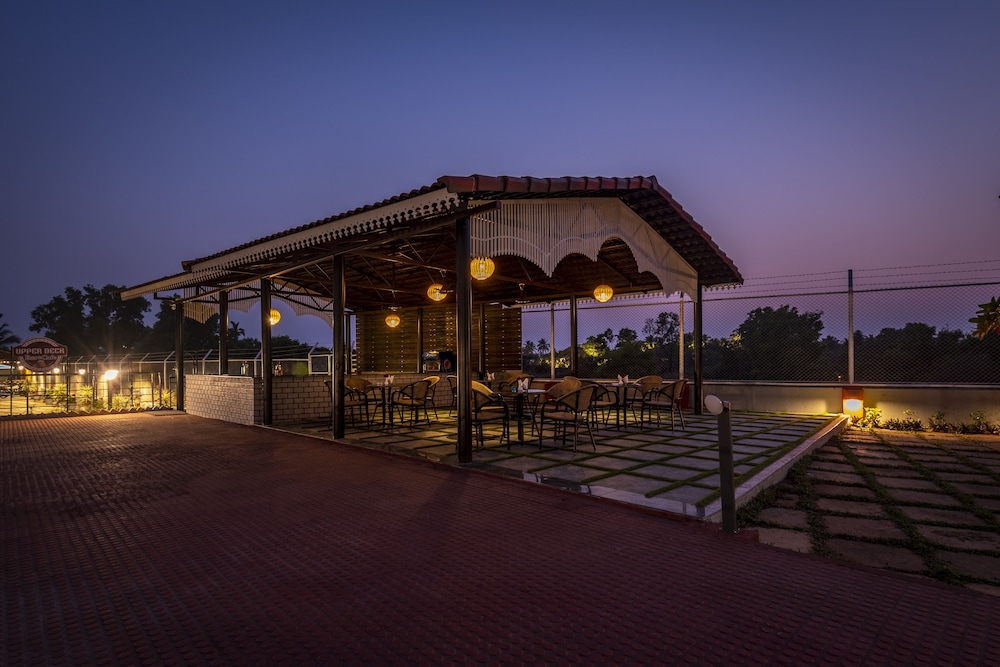 Salcete Beach Resort — Restaurant & bars in Colva, Goa
