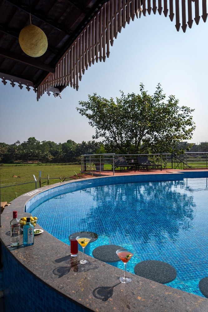 Salcete Beach Resort — Swimming pool in Colva, Goa
