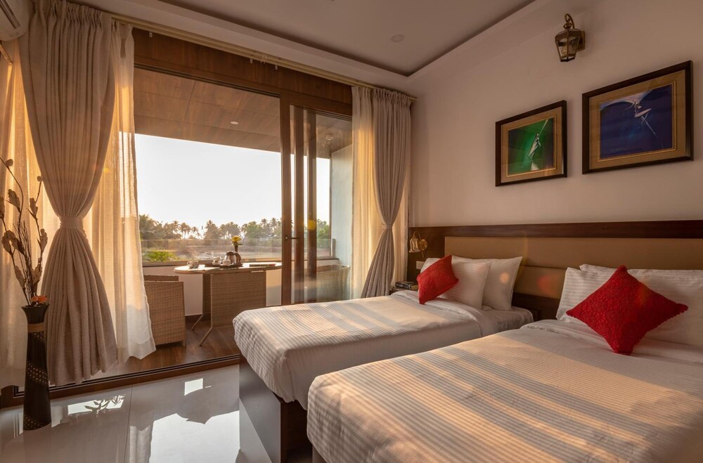 Salcete Beach Resort — Hotel rooms in Colva, Goa