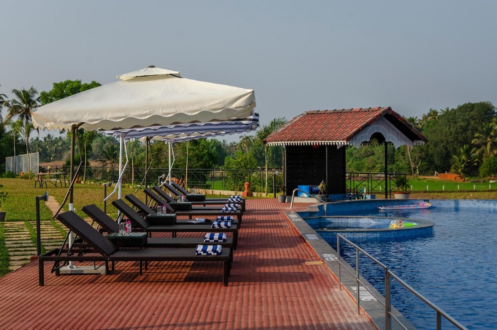 Salcete Beach Resort — Swimming pool in Colva, Goa