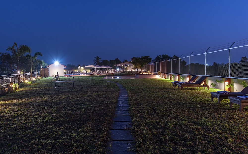 Salcete Beach Resort — Swimming pool in Colva, Goa