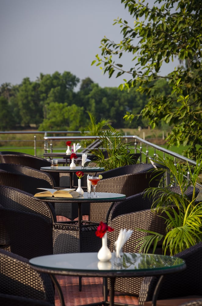 Salcete Beach Resort — Restaurant & bars in Colva, Goa
