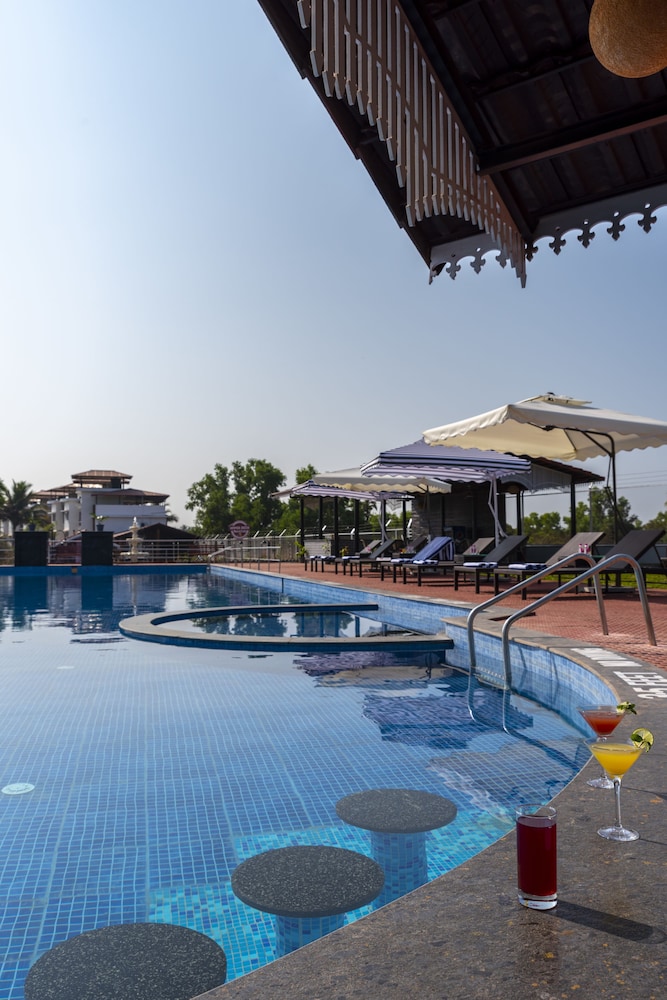 Salcete Beach Resort — Swimming pool in Colva, Goa