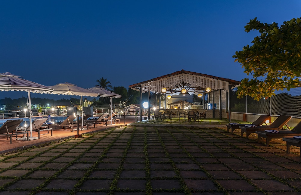 Salcete Beach Resort — Restaurant & bars in Colva, Goa