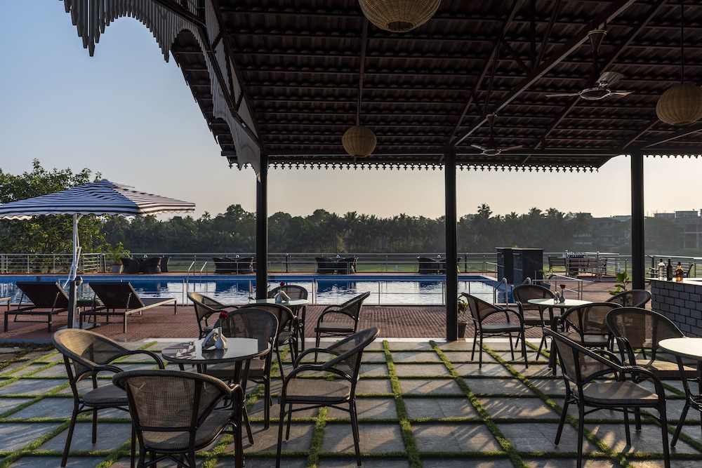 Salcete Beach Resort — Restaurant & bars in Colva, Goa