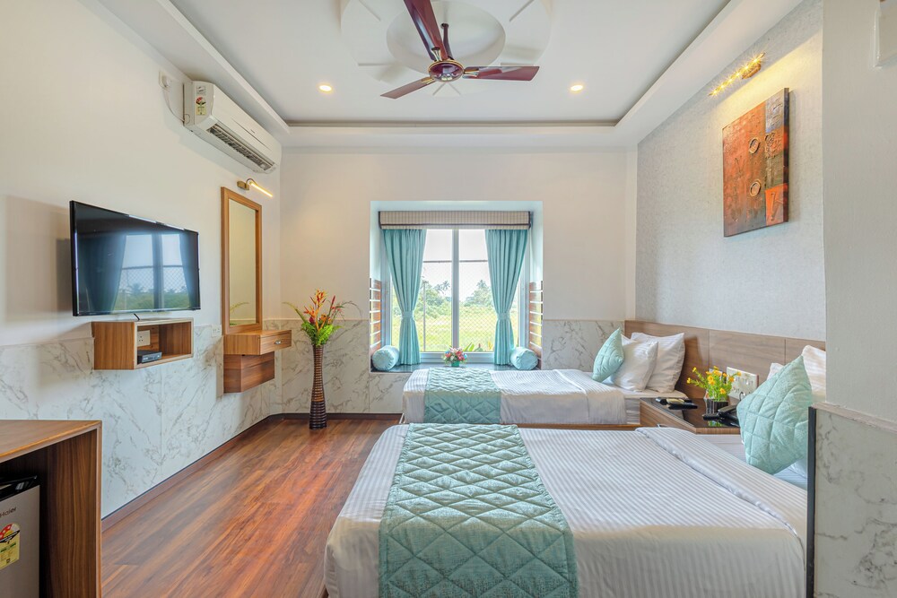 Salcete Beach Resort — Hotel rooms in Colva, Goa