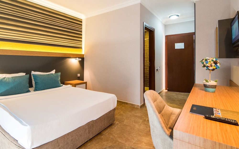 Club Hotel Sunbel - All Inclusive — Hotel rooms in Kemer