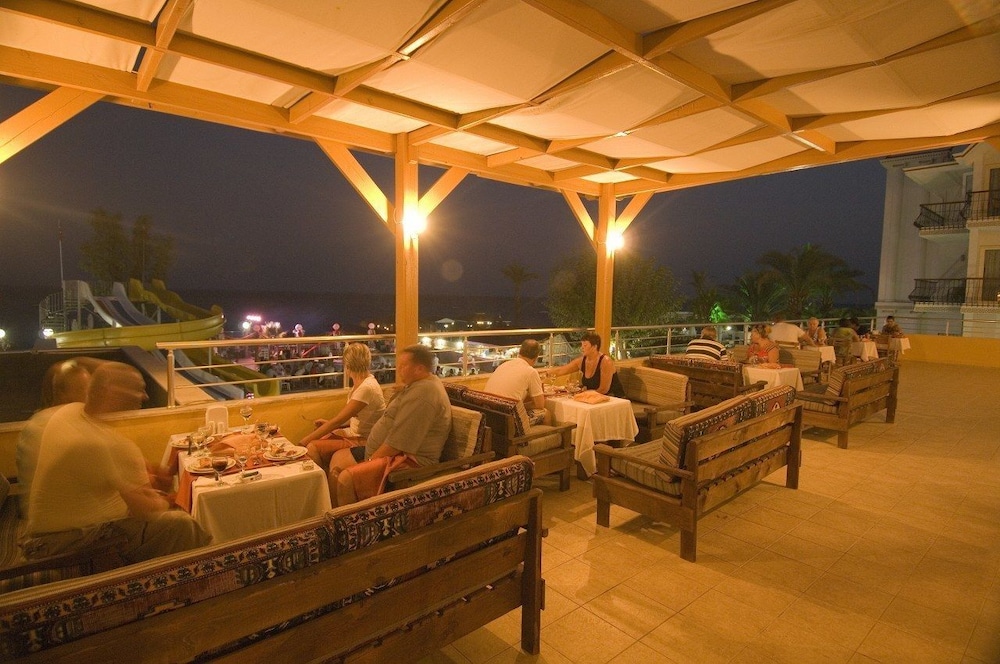 Club Hotel Sunbel - All Inclusive — Restaurant & bars in Kemer