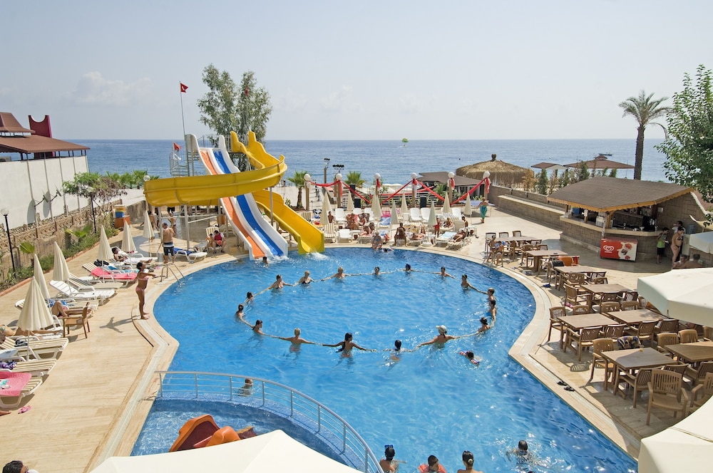 Club Hotel Sunbel - All Inclusive — Swimming pool in Kemer