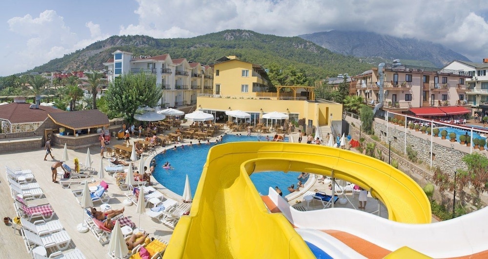 Club Hotel Sunbel - All Inclusive — Swimming pool in Kemer
