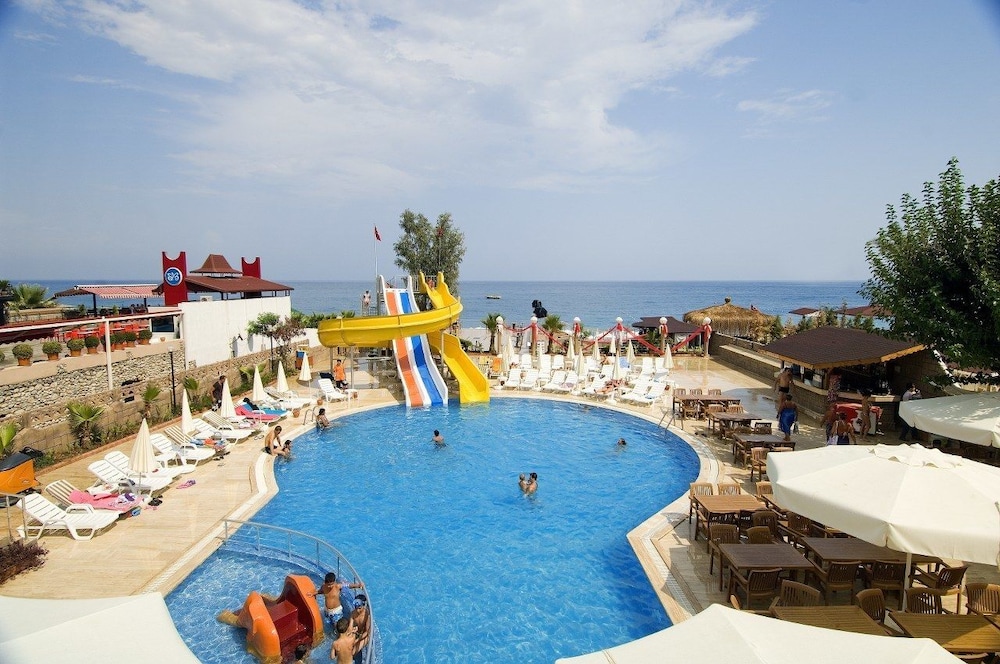 Club Hotel Sunbel - All Inclusive — Swimming pool in Kemer