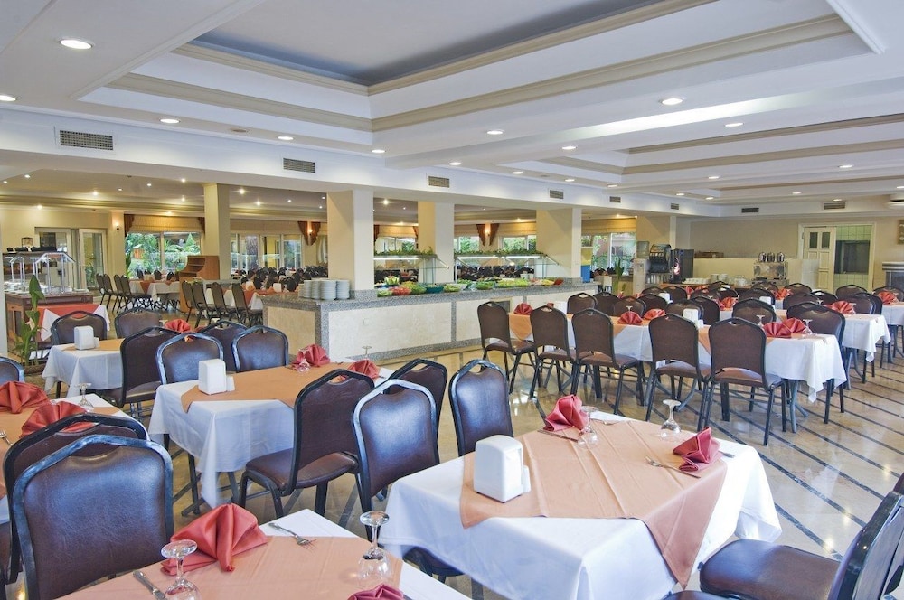 Club Hotel Sunbel - All Inclusive — Restaurant & bars in Kemer