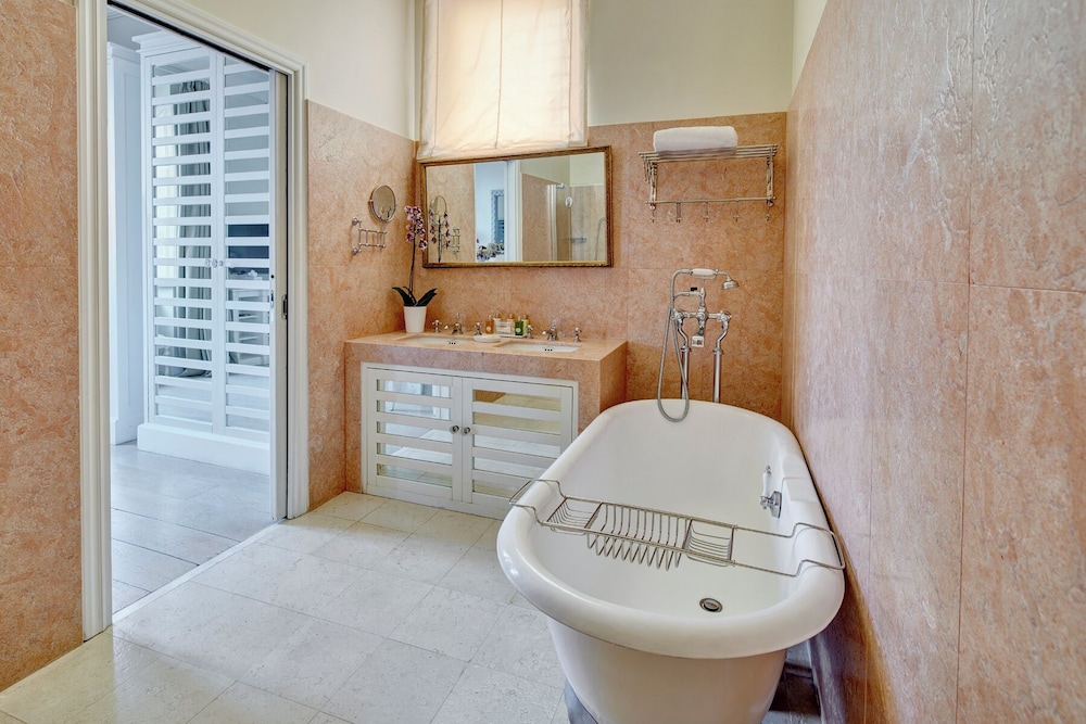 Palazzo Vecchio Taormina — Hotel rooms in Taormina, Sicily