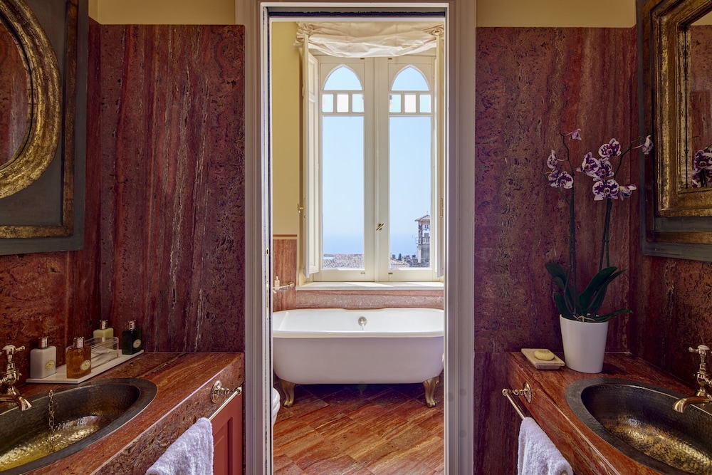 Palazzo Vecchio Taormina — Hotel rooms in Taormina, Sicily