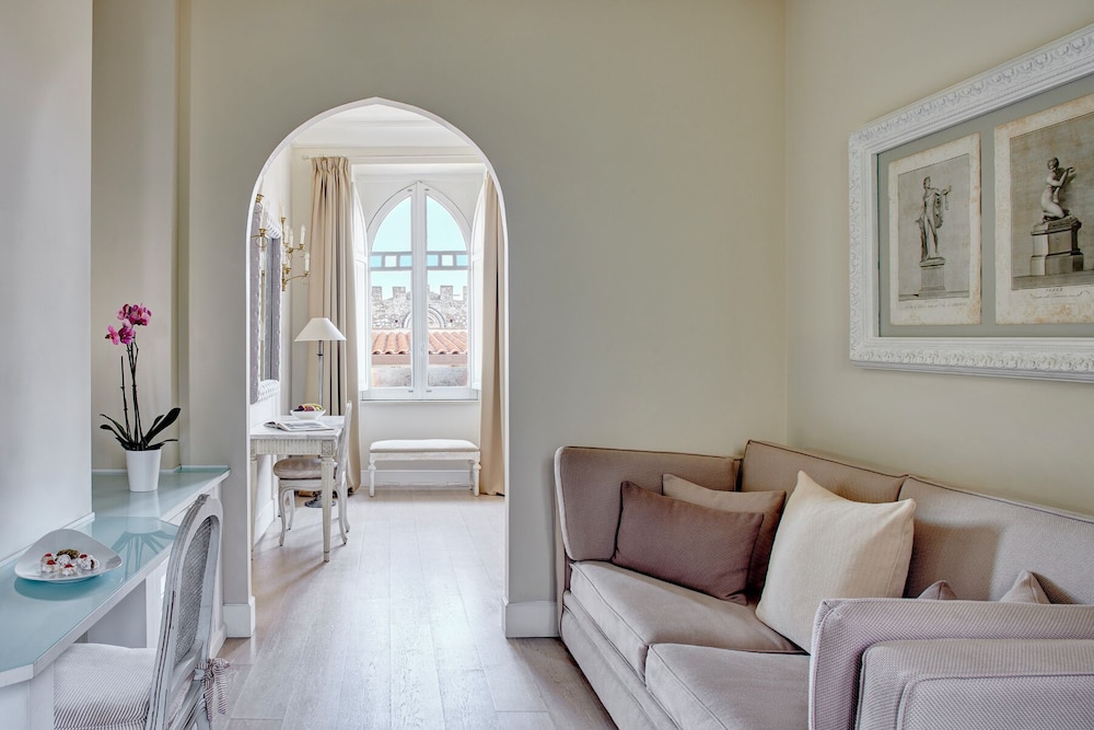 Palazzo Vecchio Taormina — Hotel rooms in Taormina, Sicily
