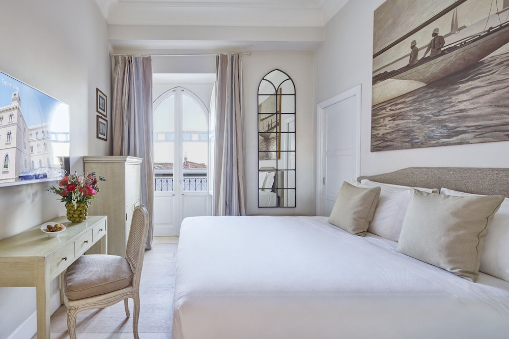 Palazzo Vecchio Taormina — Hotel rooms in Taormina, Sicily