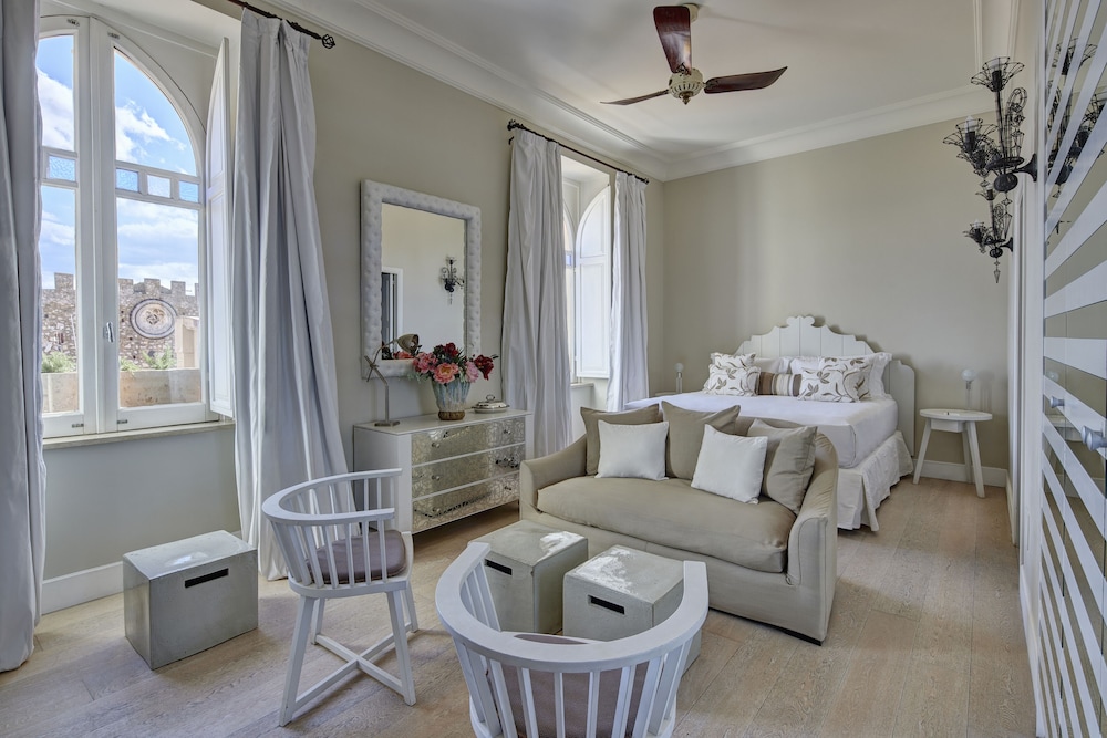 Palazzo Vecchio Taormina — Hotel rooms in Taormina, Sicily