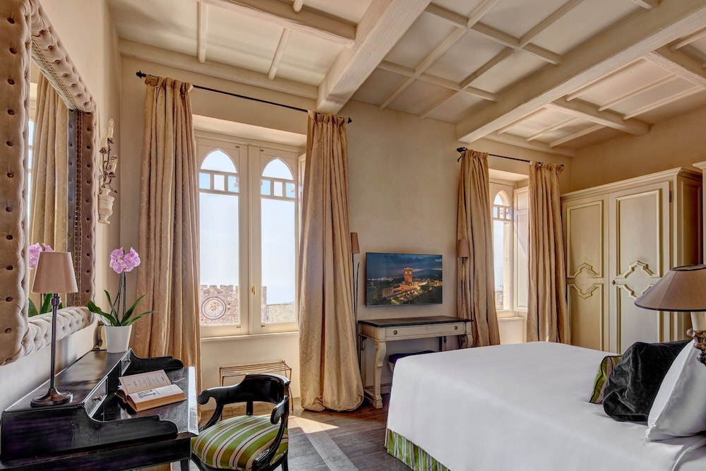 Palazzo Vecchio Taormina — Hotel rooms in Taormina, Sicily