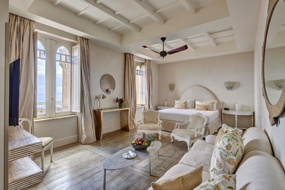 Palazzo Vecchio Taormina — Hotel rooms in Taormina, Sicily