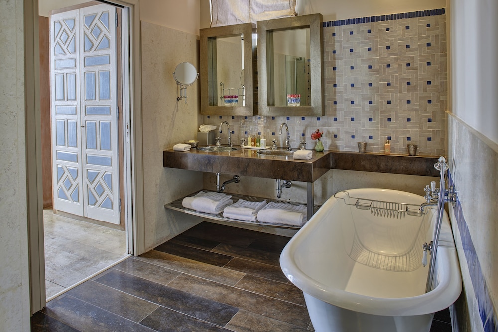 Palazzo Vecchio Taormina — Hotel rooms in Taormina, Sicily