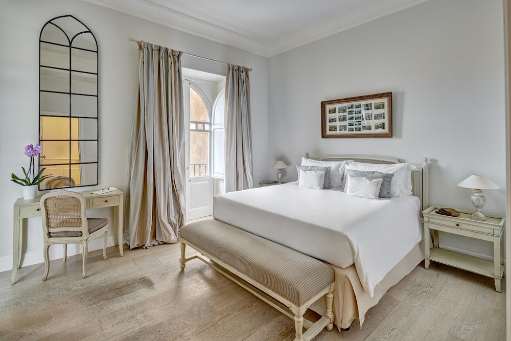 Palazzo Vecchio Taormina — Hotel rooms in Taormina, Sicily