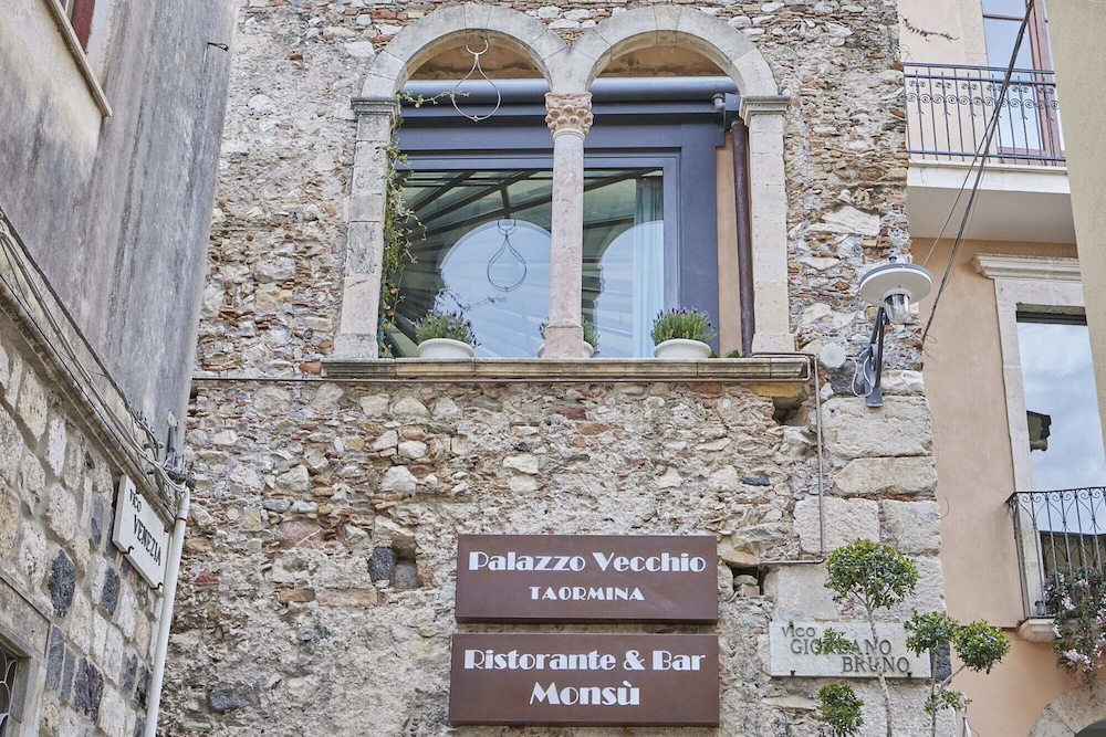 Palazzo Vecchio Taormina — Attractions in the area in Taormina, Sicily