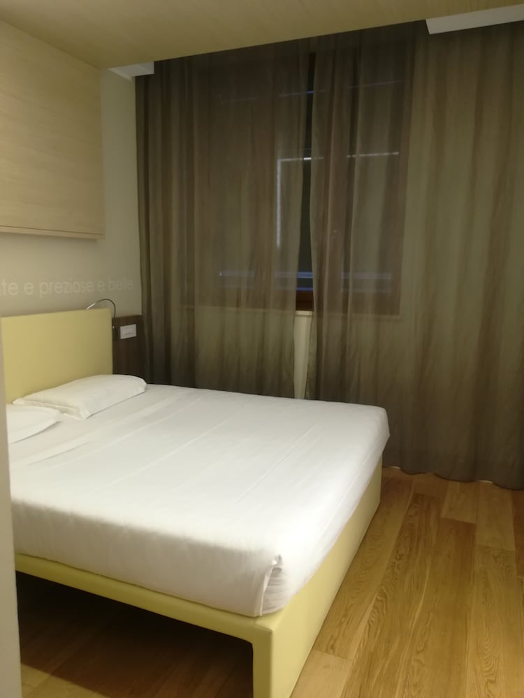Hotel Il Cantico St. Peter — Hotel rooms in Rome, Lazio