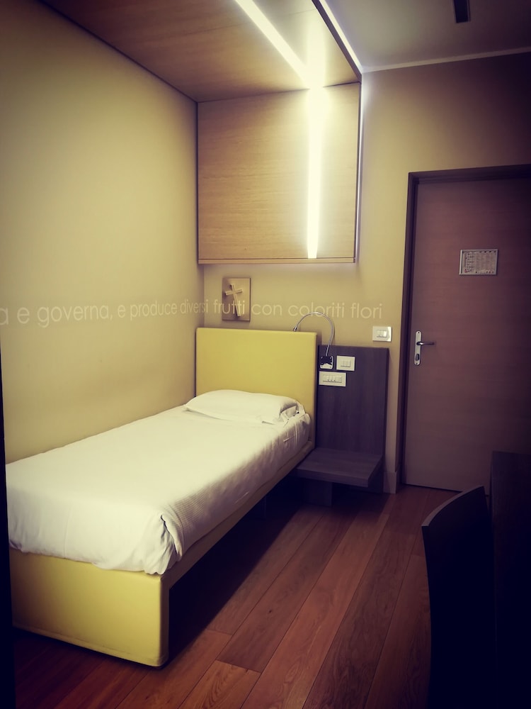 Hotel Il Cantico St. Peter — Hotel rooms in Rome, Lazio