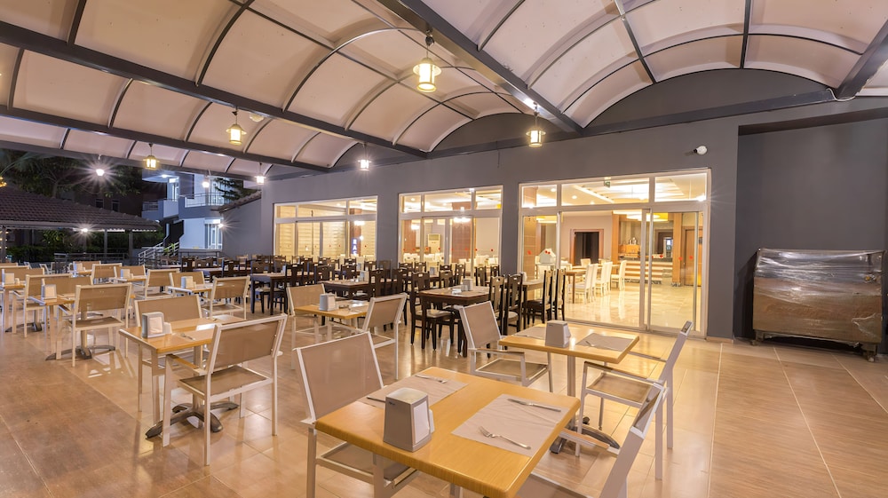 Akdora Elite Hotel & Spa All Inclusive — Restaurant & bars in Side