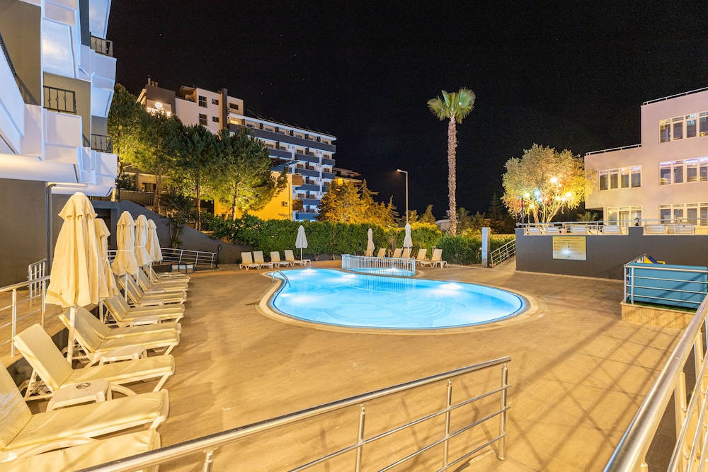 Akdora Elite Hotel & Spa All Inclusive — Swimming pool in Side