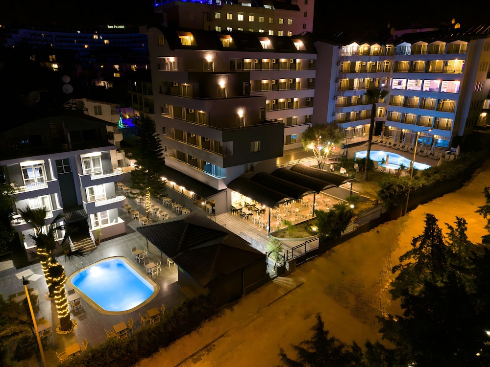 Akdora Elite Hotel & Spa All Inclusive — Hotel building in Side