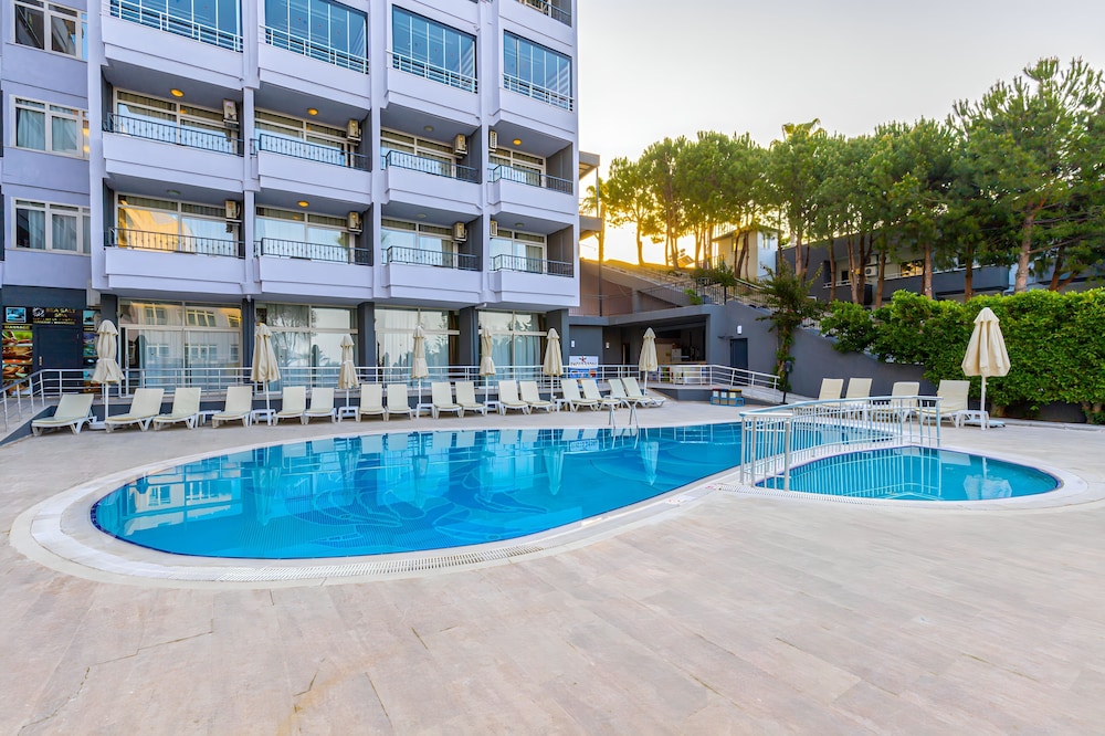 Akdora Elite Hotel & Spa All Inclusive — Swimming pool in Side