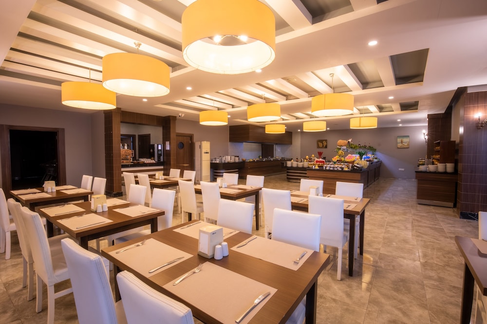 Akdora Elite Hotel & Spa All Inclusive — Restaurant & bars in Side