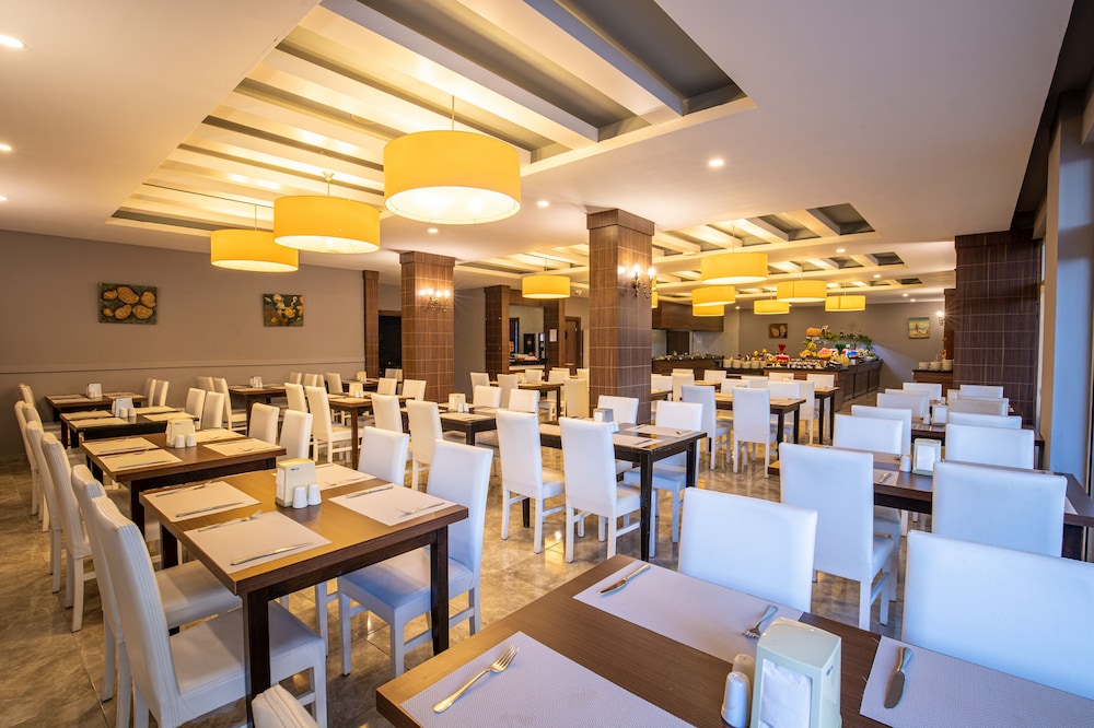 Akdora Elite Hotel & Spa All Inclusive — Restaurant & bars in Side
